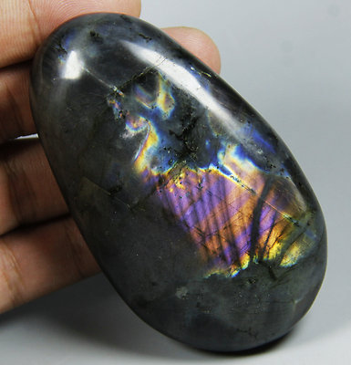 Beautiful Rainbow Flash Labradorite Spectrolite Pebble Palm Stone