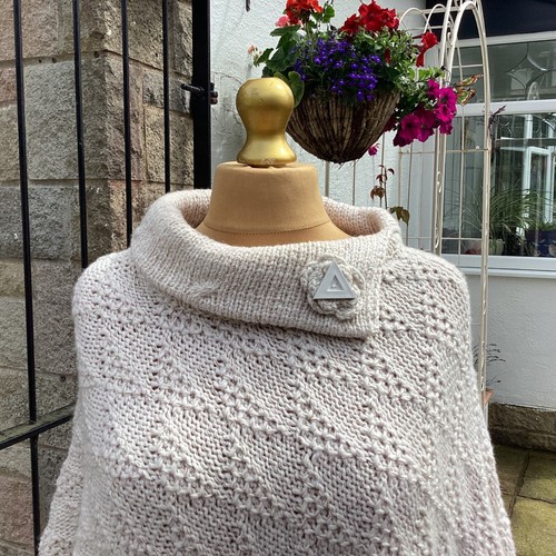 knitted poncho women Absolutely Gorgeous On Beautiful Condition xL - Picture 3 of 24