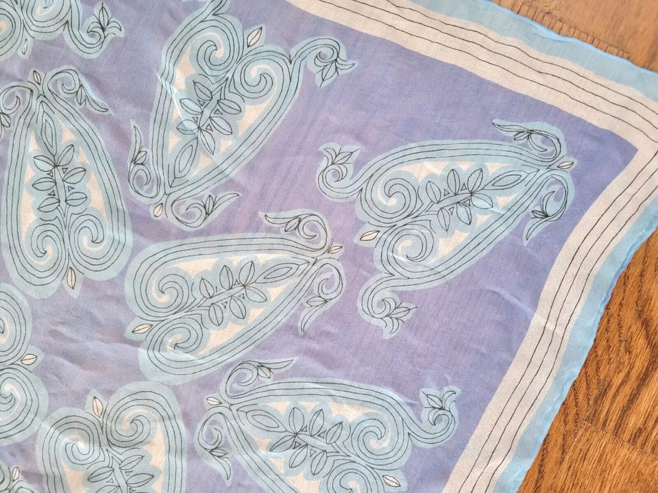 Bufanda de seda Vera Verasheer azul transparente enrollada a mano Japón corazón abstracto cuadrado vintage Foto 4 de 4