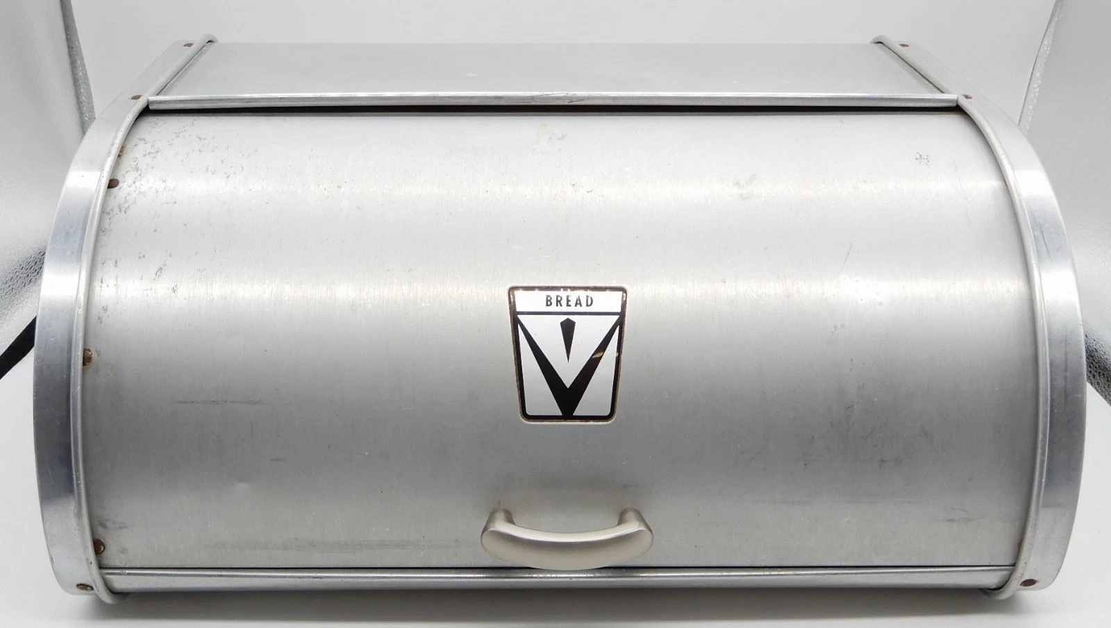 Maid Of Honor 1950s Slide Top Vented Aluminum Bread Box w/ Brushed Aluminum Lid
Opens in a new windo
