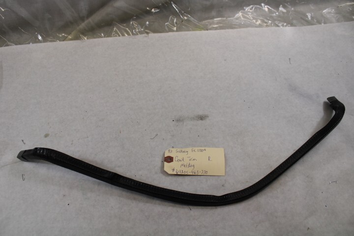 Cowl Trim Molding RIGHT 64205-463-770 1983 Honda Goldwing