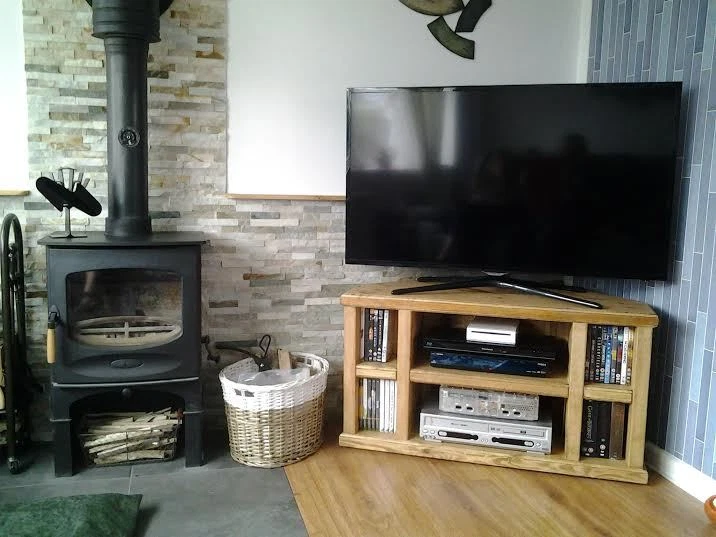 RUSTIC SOLID TIMBER TV STAND DVD VIDEO STORAGE UNIT WAX FINISH 1150MM LONG