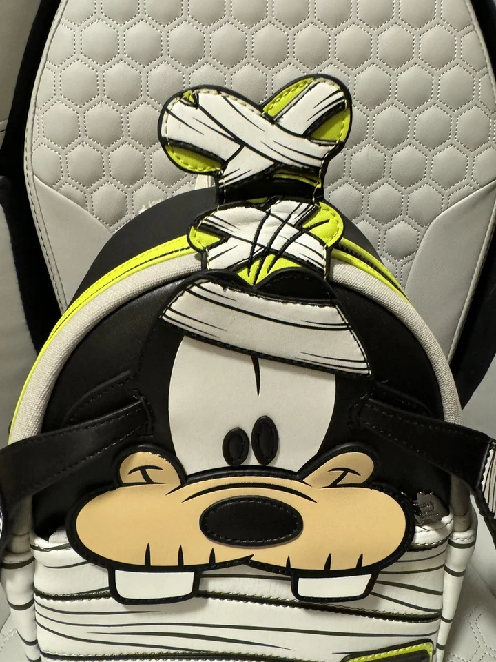 Mochila Disney Loungefly Goofy Mummy BRILLA EN LA OSCURIDAD NUEVA 🔥 Foto 2 de 4