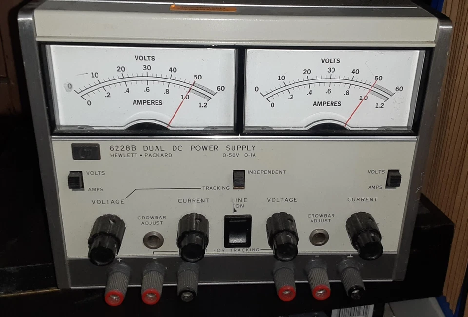 HP 6228A saída dupla 50V@1A ea. ou 100V em série EXCELENTE ESTADO Rastreamento - Imagem 2 de 4