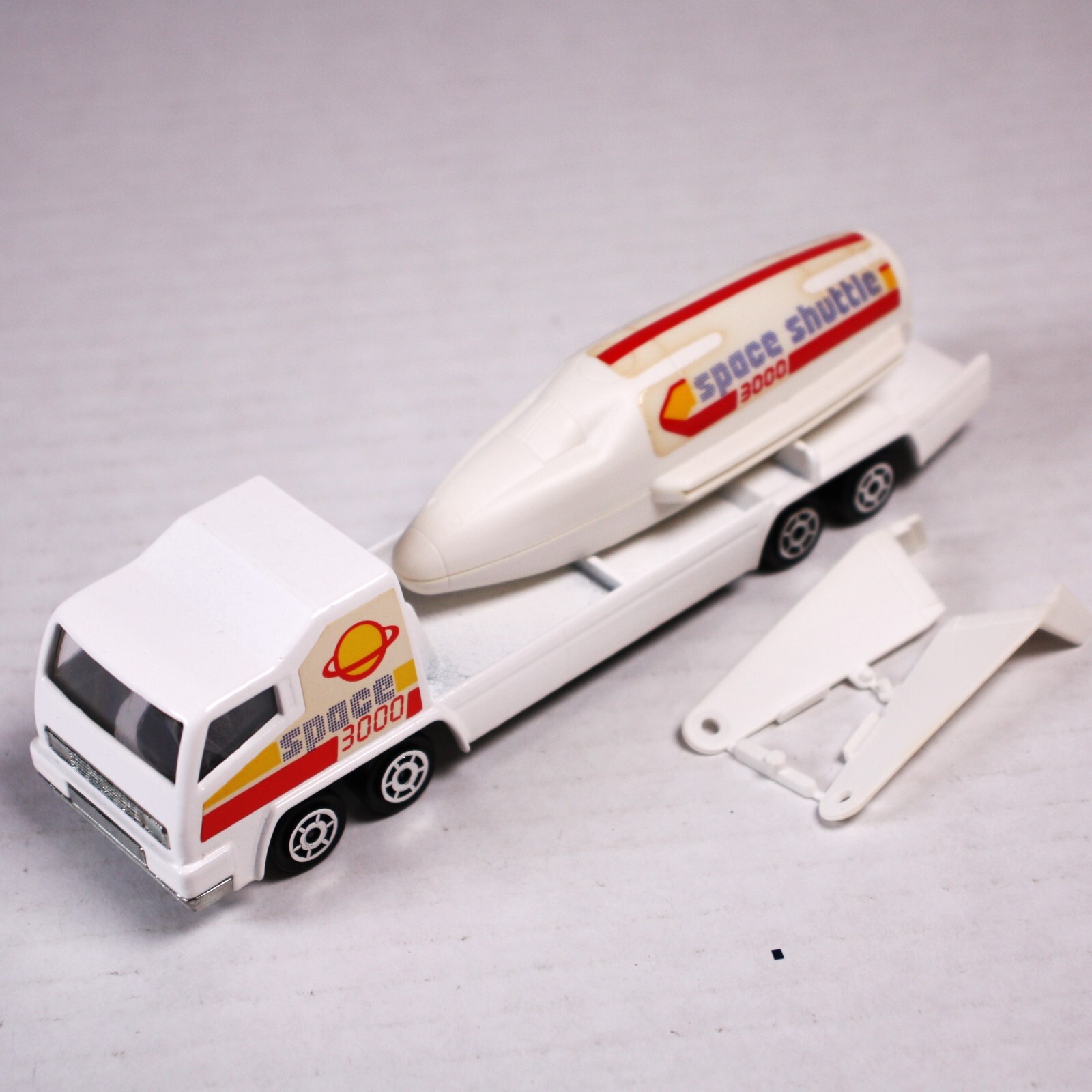 Majorette 1:100 Space Shuttle 3000 Transporter Model 329-370