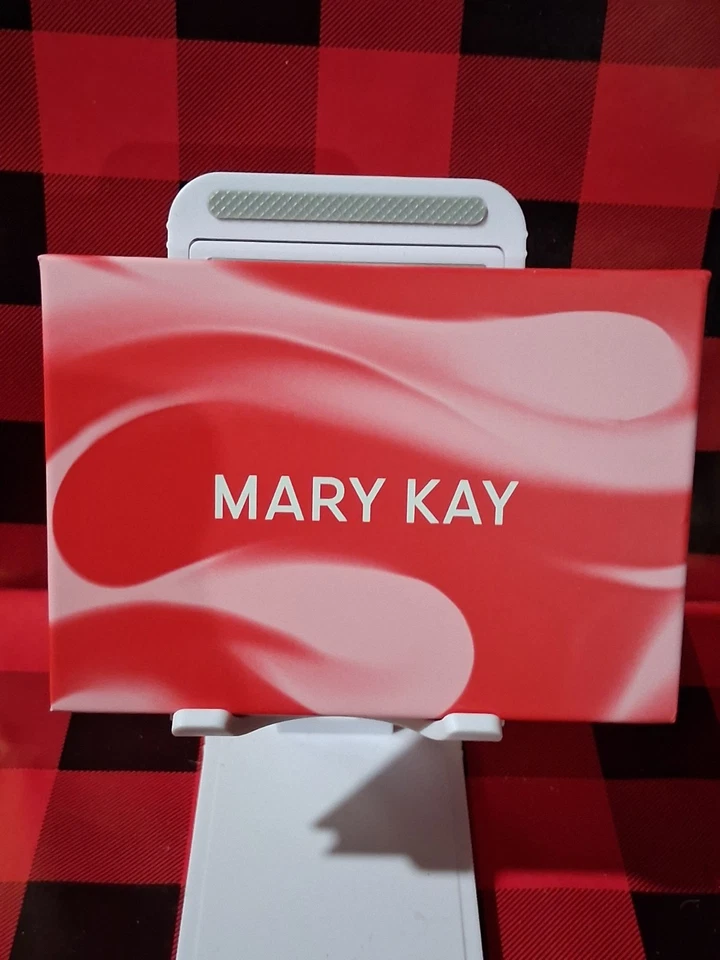 MARY KAY OUTER GLOW EYE SHADOW PALETTE ( LIMITED EDITION ) NEW IN BOX LAST ONE!! - Image 4 of 4