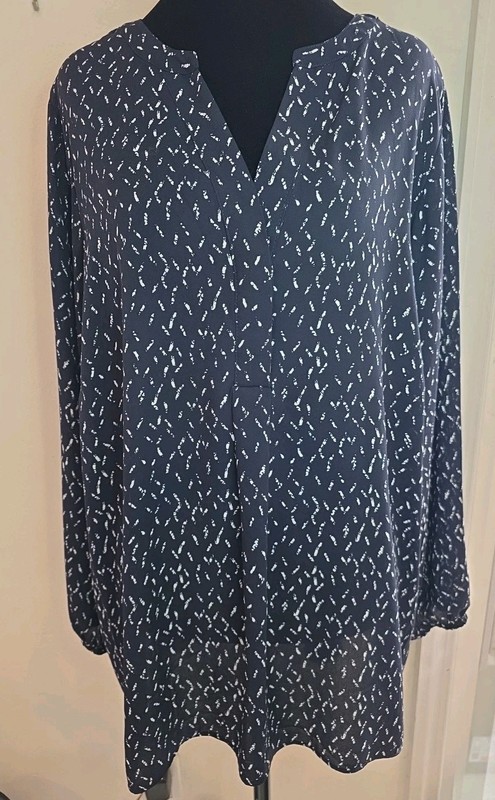 Tahari Plus Size Top V-Neck  Dressy 2X/TTG  Office NWOT