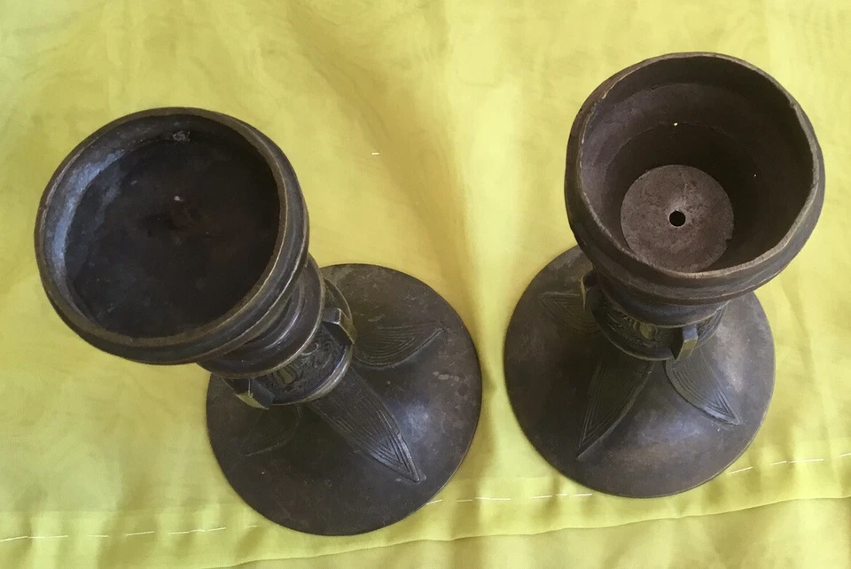 A Superb Pair Of 16th Century Chinese Ming Dynasty Bronze Alter Gu Vases. - Image 3 of 4