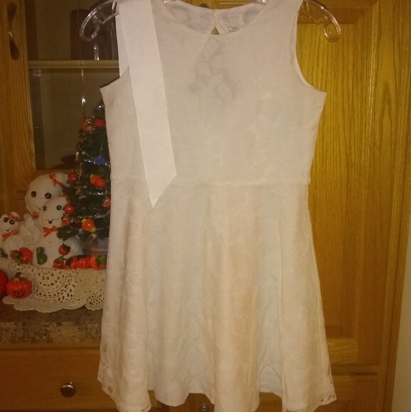 Girl's 1989 Place White Lace Dress   