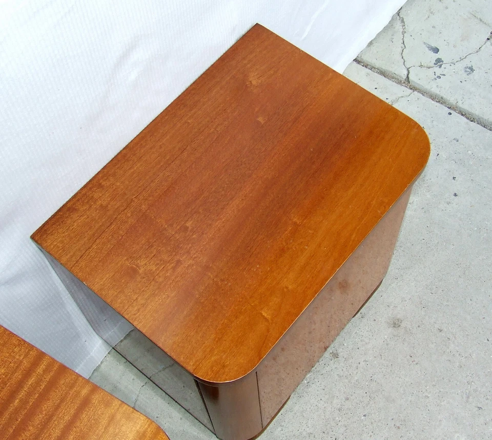 Par de mesitas de noche Art Deco, mesitas de noche. Mesas antiguas vintage de nogal. Foto 4 de 4