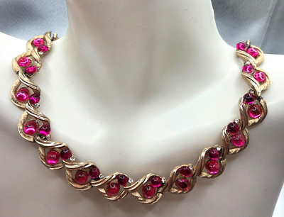 Vintage Crown Trifari Red Jelly Belly Gold tone Statement Necklace 14.5''