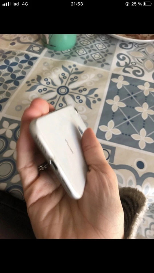 Apple iPhone 8 - 256GB - Argento (Sbloccato) - Immagine 3 di 4