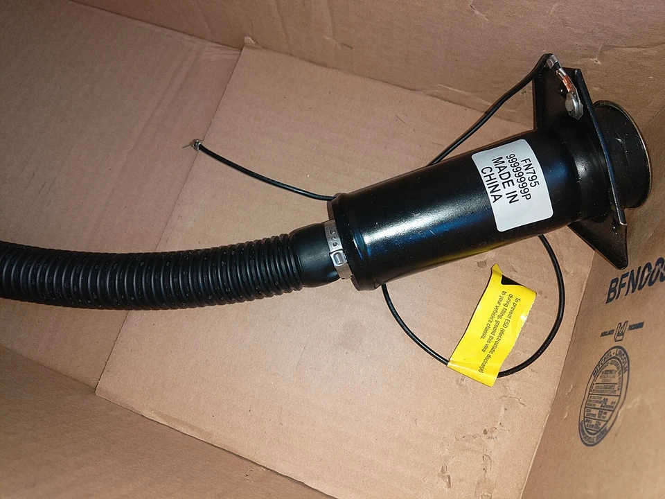 Cuello de llenado Spectra Premium FN795 Fuel Talk 99-04 Chevy GMC Sierra 2500 1500 Foto 4 de 4