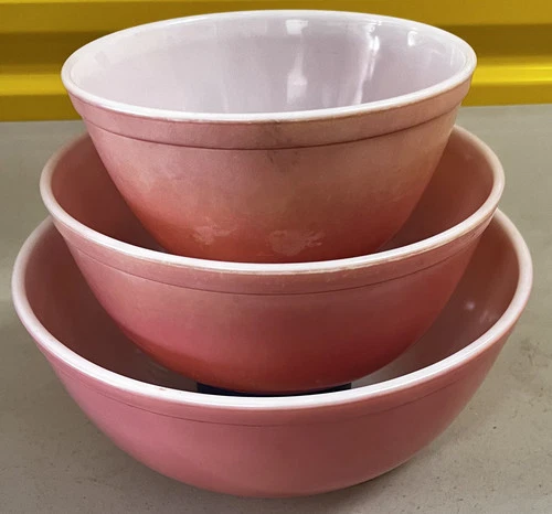 Pyrex Pink Nesting Mixing Bowls # 401 402 403 ~Set Of 3 1940’s. No chips.