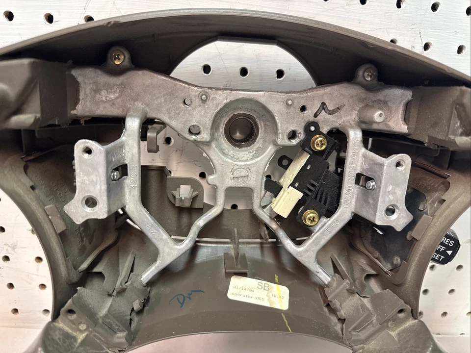 2004 Toyota Tundra SR5 Steering Wheel 45103-0c020 - Image 2 of 4