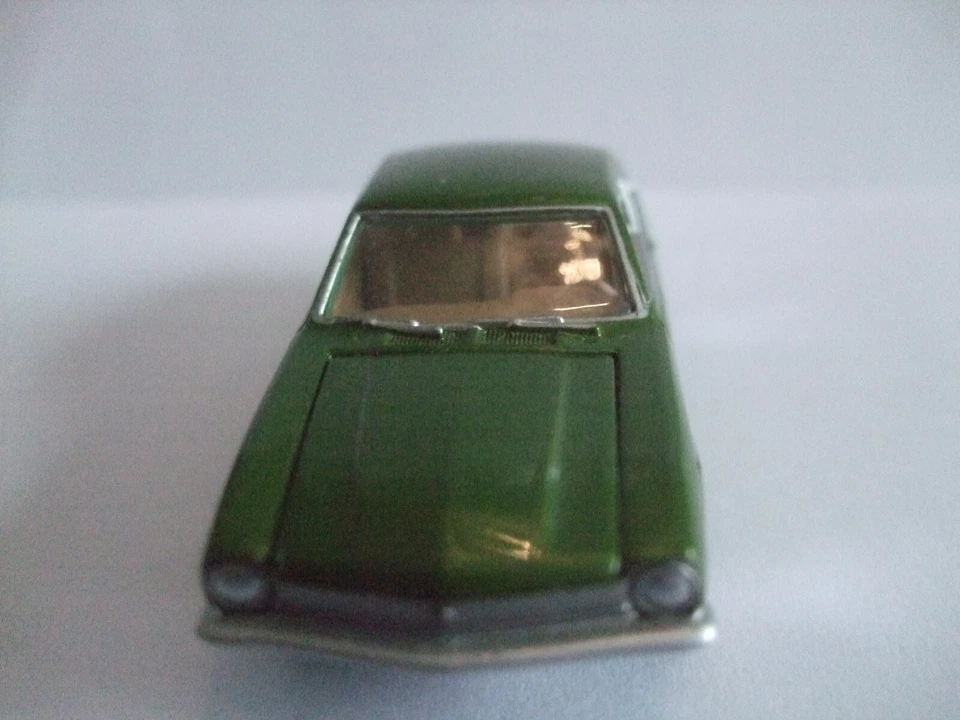 1971 Ford Maverick  scale  1/64 by JOHNNY LIGHTNING series THOSE 70S CARS - Изображение 3 из 4