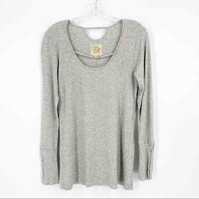 Chaser Cut-Out Scoop Neck Long Sleeve Knit Top Heather Gray Womens M NWT