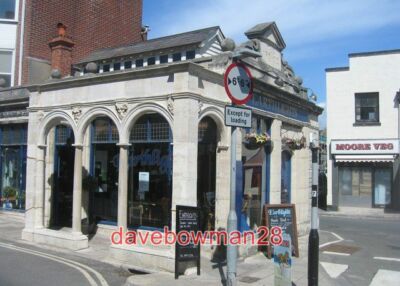 FOTO SWANAGE EARTHLIGHTS EIN KLEINES RESTAURANT IN EINER EHEMALIGEN SPIELHALLE