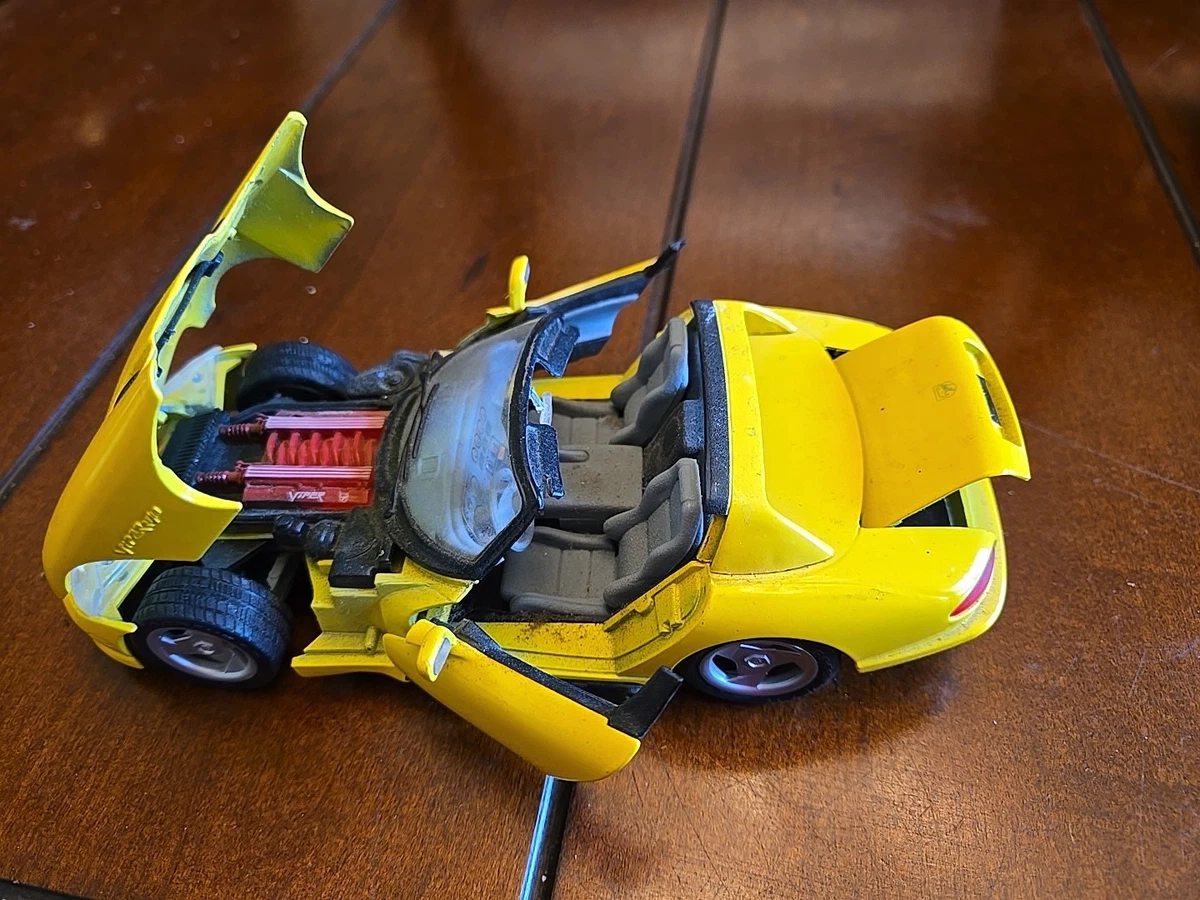 Maisto Dodge Viper RT/10 Contemporary Manufacture Diecast Cars for