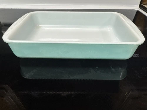 Pyrex 231 1-1/2 Qt Baking Dish - Turquoise Robin’s Egg Blue Vintage