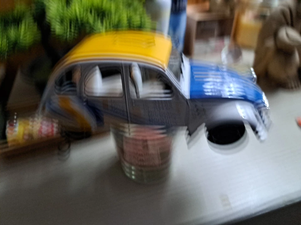 Solido Citroen 2CV6 1:18 Rotto Finestrino Sinistro - Immagine 3 di 4