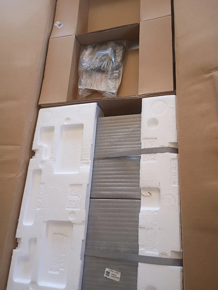 Mini sistema estéreo Hi-Fi Sony HCD-ZX66i con altavoces SS-ZX66i 5 CD - PROBADO Foto 4 de 4