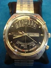 VINTAGE WITTNAUER 2000 AUTOMATIC MEN'S WRISTWATCH W/DAY/DATE & CALENDAR - RUNS
