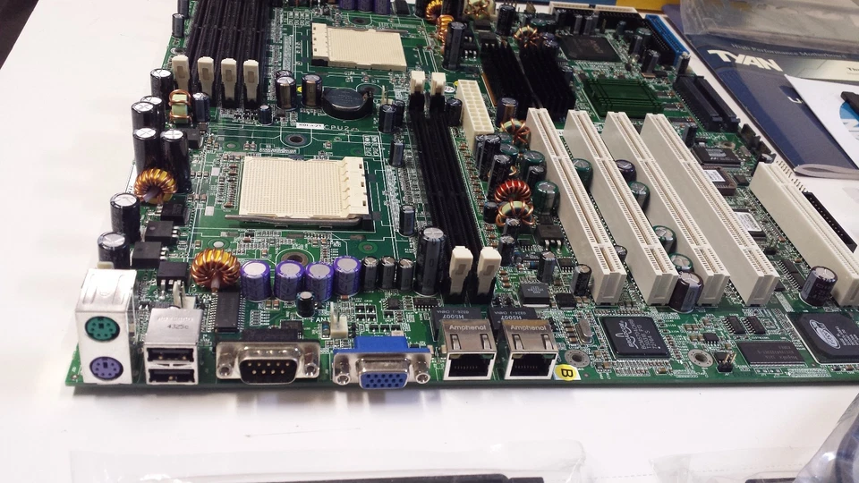 Tyan S2880 S2880UGNR Thunder K8S AMD 8000 chipset, Dual AMD 940 6 DDR slot E-ATX - Image 3 of 4