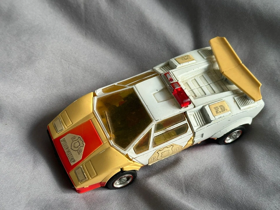 Vintage TRANSFORMERS G1 Autobot RED ALERT Fire Chief Lamborghini Takara 1982 - Image 2 of 4