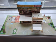 Matchbox MG-1 BP Service Station Garage with Forecourt Original Box