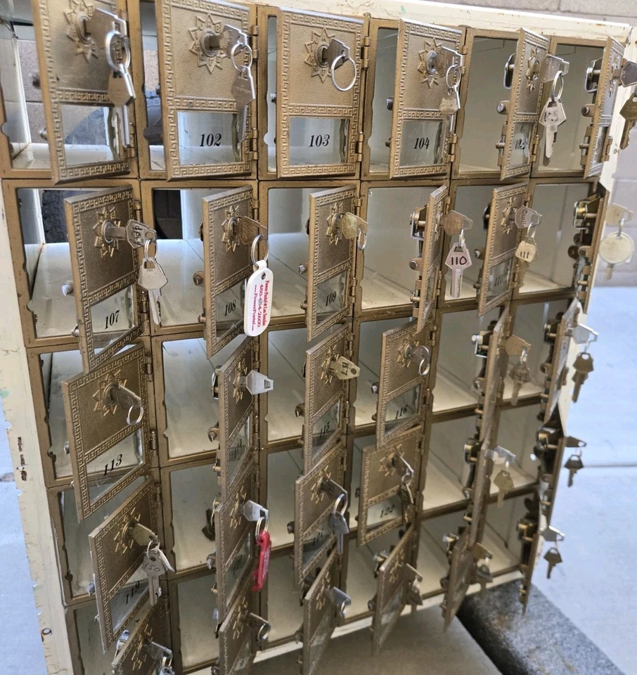 Salisbury type Brass Mailbox 30 Glass door, rear load - Image 3 of 4