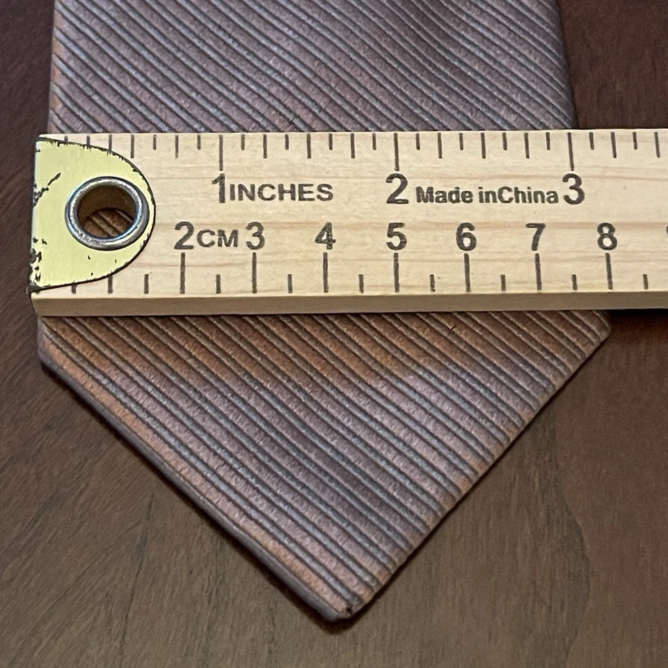 Corbata Kenneth Cole Reaction marrón 100 % seda para hombre hecha en China Foto 4 de 4