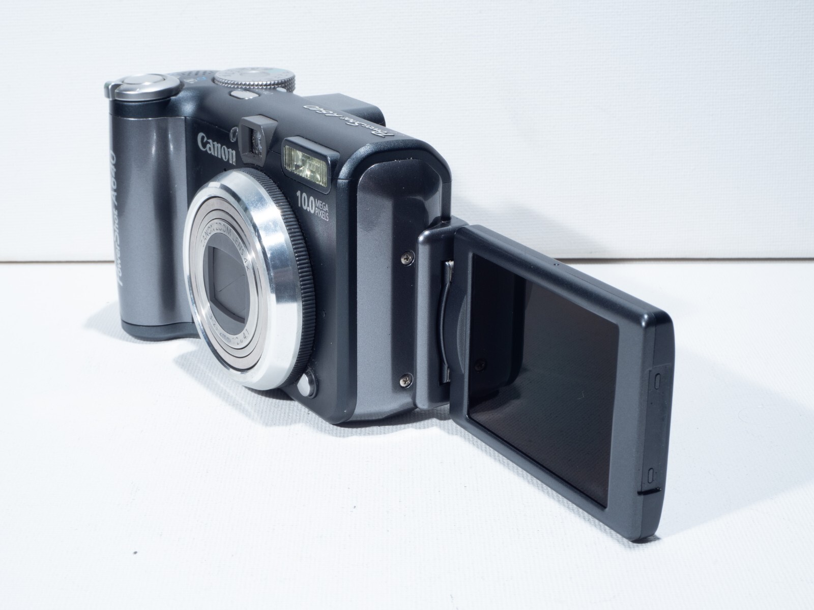 Canon PowerShot A640 10.0MP Digital Camera with case and box