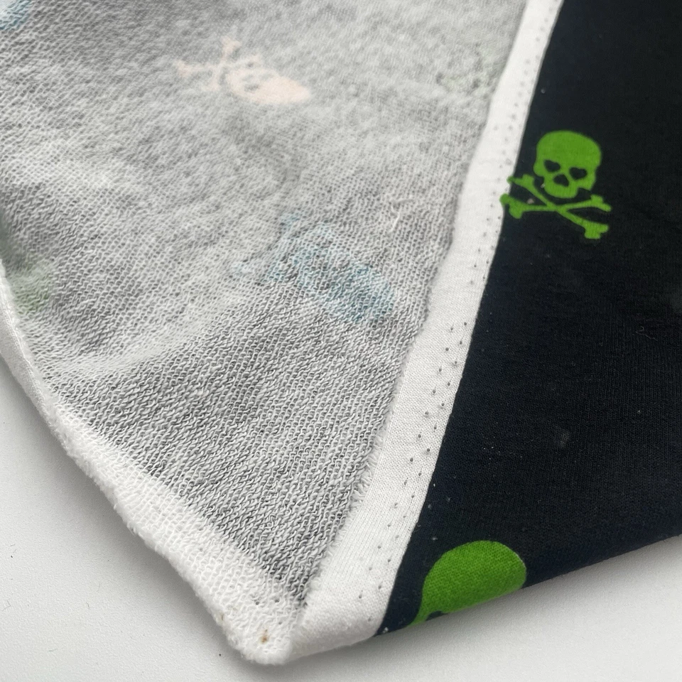 Tela Halloween Calavera Huesos Cruzados Negro Brilla en la Oscuridad Pieza Sin Cortar 57” X 60” Foto 4 de 4