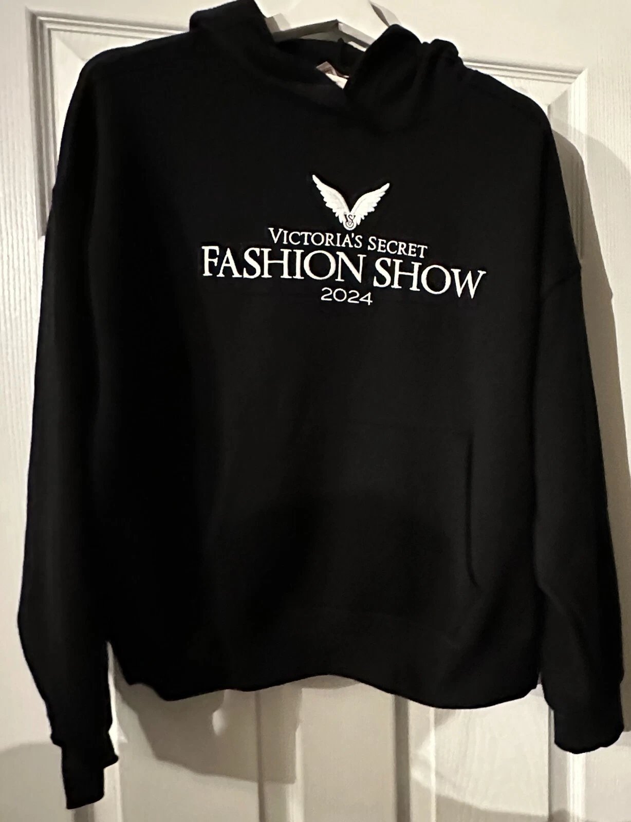 UNDERCOVER Felpa con cappuccio classica nera Victoria's Secret FASHION SHOW 2024 vestibilità rilassata XL nuova con etichette