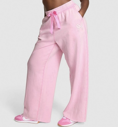 PINK x LoveShackAusgefallene Jogginghose mit weitem Bein, rosa Lutscher, Größe S kurz