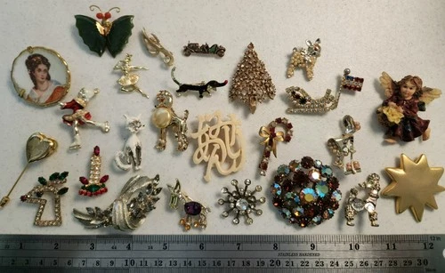 Lot Of Vintage Brooches Pins Costume Rinestones Dogs Seasonal Eisenberg