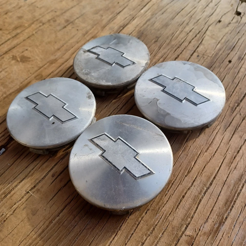 Комплект из 4 центральных колпаков Chevrolet Tahoe Suburban Avalanche 2001-2006 годов выпуска 15766002 - Изображение 2 из 3