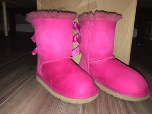 pink ribbon uggs boots