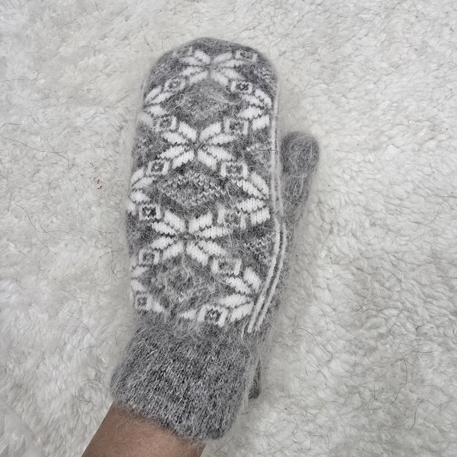 Handmade Goat Down Mittens Grey White Nordic Pattern Warm Winter Gloves One Size image 4