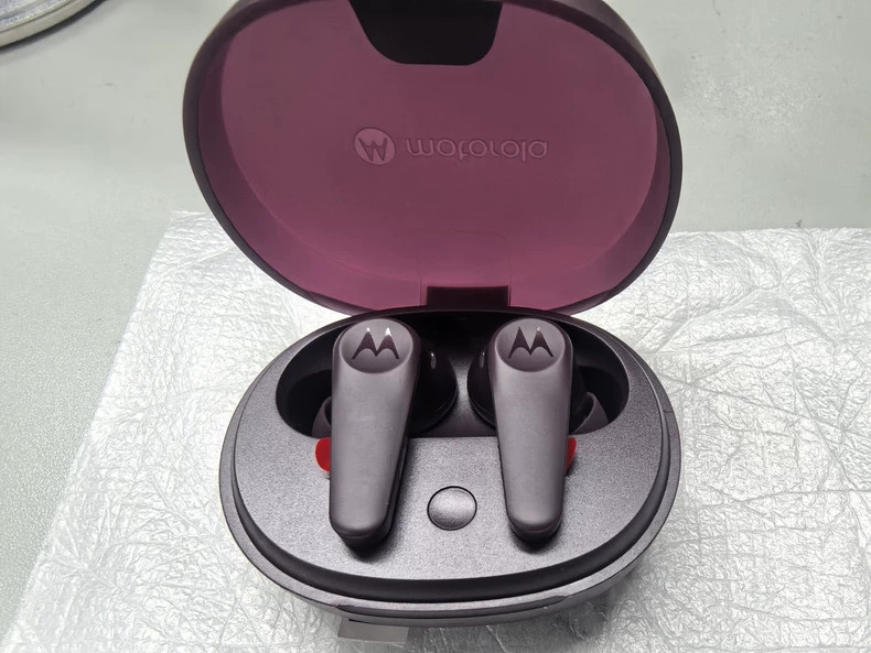 Motorola Moto Buds 600 Hybrid ANC +ENC True Wireless Headphones