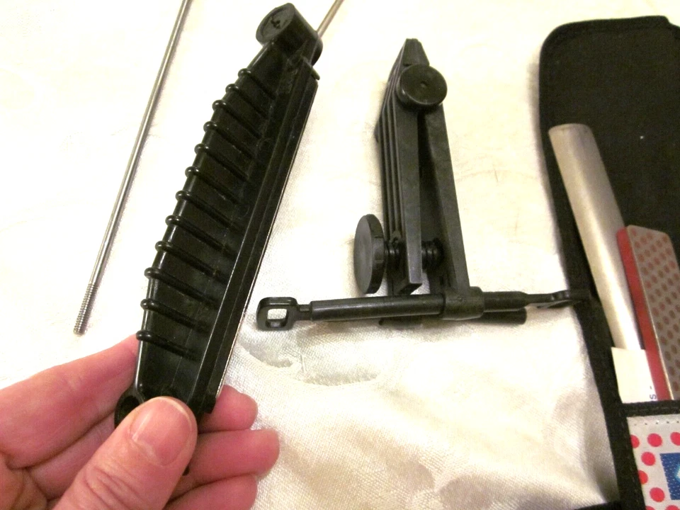 DMT Diafold Magna-Guide Sharpening System and 5 Stones - Image 2 of 4