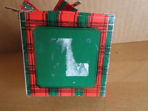 Figur Weihnachtsmann mit blauem Kranz auf einer Schachtel ca.8,5 cm hoch - Bild 5 von 7