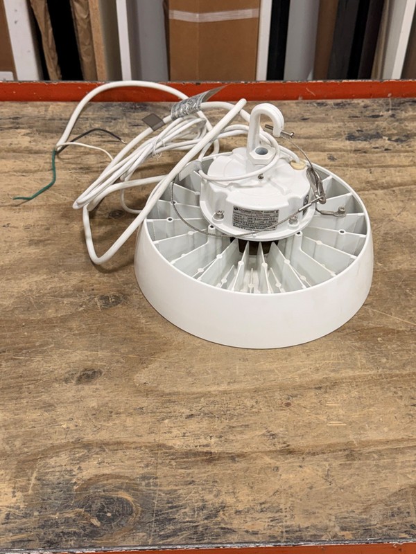 Metalux UHB LED High Bay LED Lights UHB-18-UNV-L850-CD-U