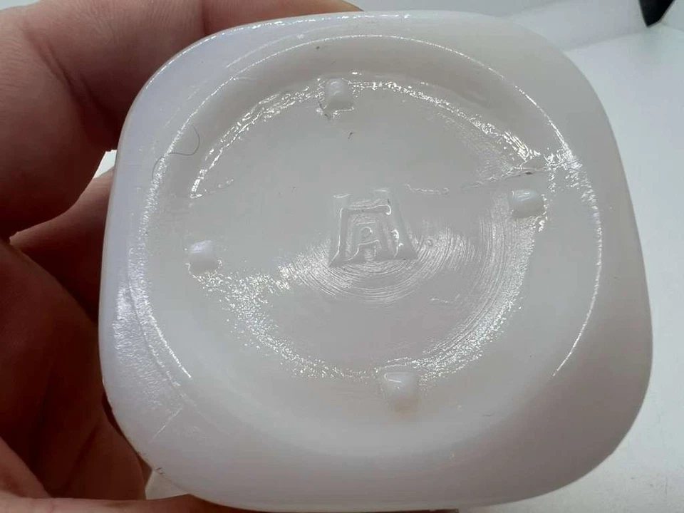 Conjunto de frasco de vidro leitoso frasco pequeno bugiganga de armazenamento vintage 2” 1,5” tampa de alumínio 2 frascos - Imagem 4 de 4