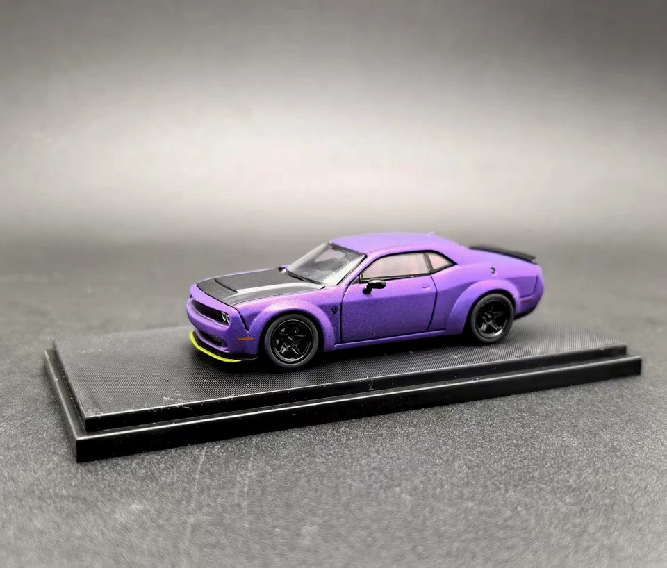 Fine Works 1/64 alloy simulation Dodge Challenger car model ornament - Image 4 of 4