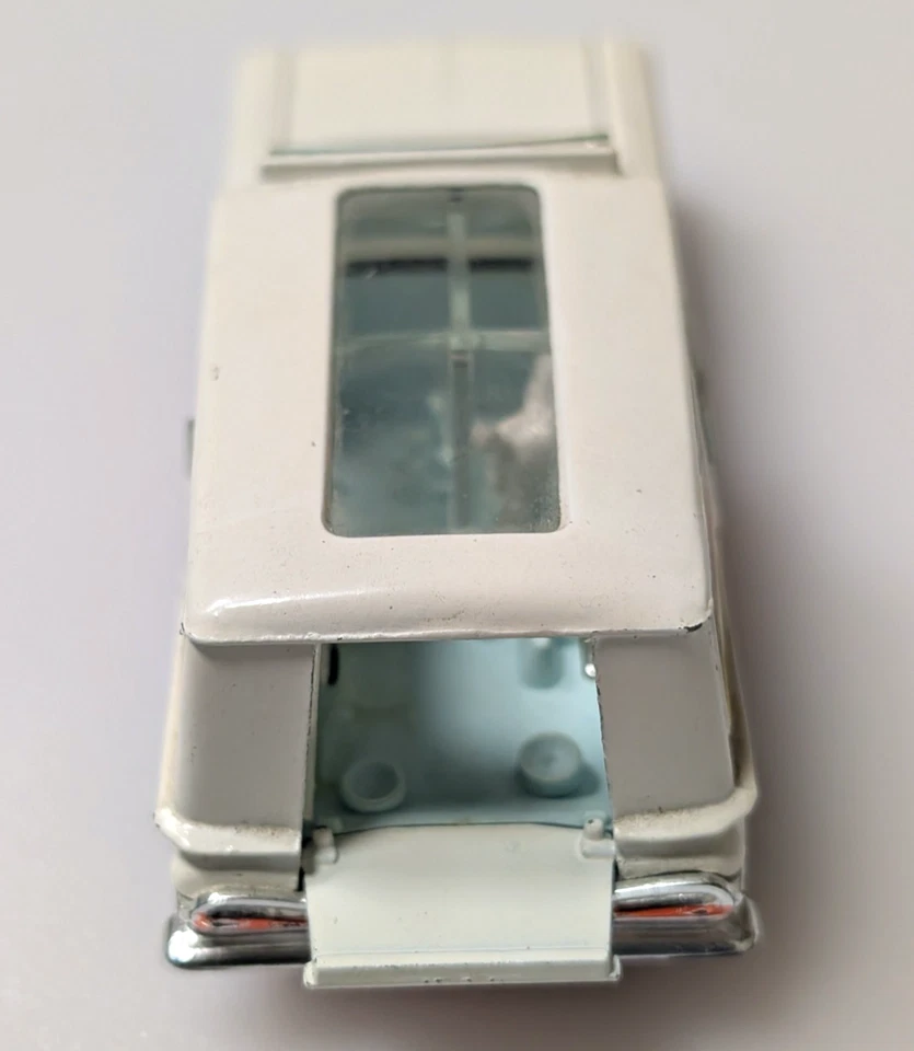 Excellent Vintage Corgi Toys 486 Chevrolet Impala Kennel Club Wagon Car W/ Dogs - Image 4 of 4