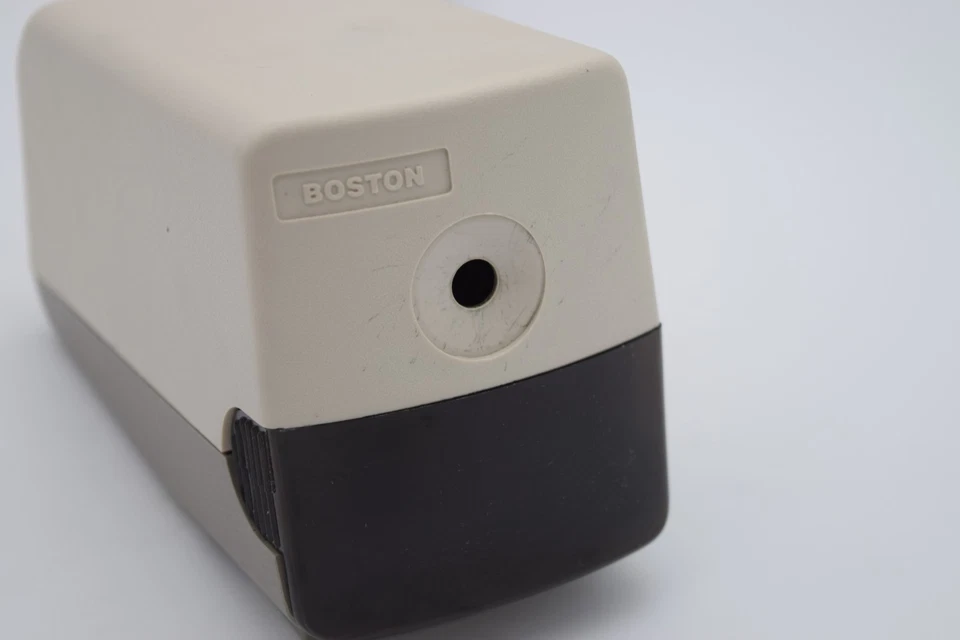 Afiador de lápis elétrico vintage BOSTON modelo 19 fabricado nos EUA testado e funcionando - Imagem 2 de 4