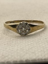 CUTE Solid 10K Yellow Gold White CZ Ladies FLOWER Cluster Ring 1gr. Size 7.5