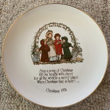 HOLLY HOBBIE CHRISTMAS 1974 Collector Plate Commemorative Edition-Carolers